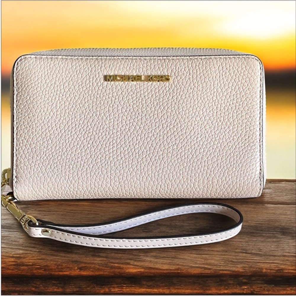 Michael Kors Jet Set Travel Large Pebble Leather Powder Blush zip around wallet - Picture 10 of 11